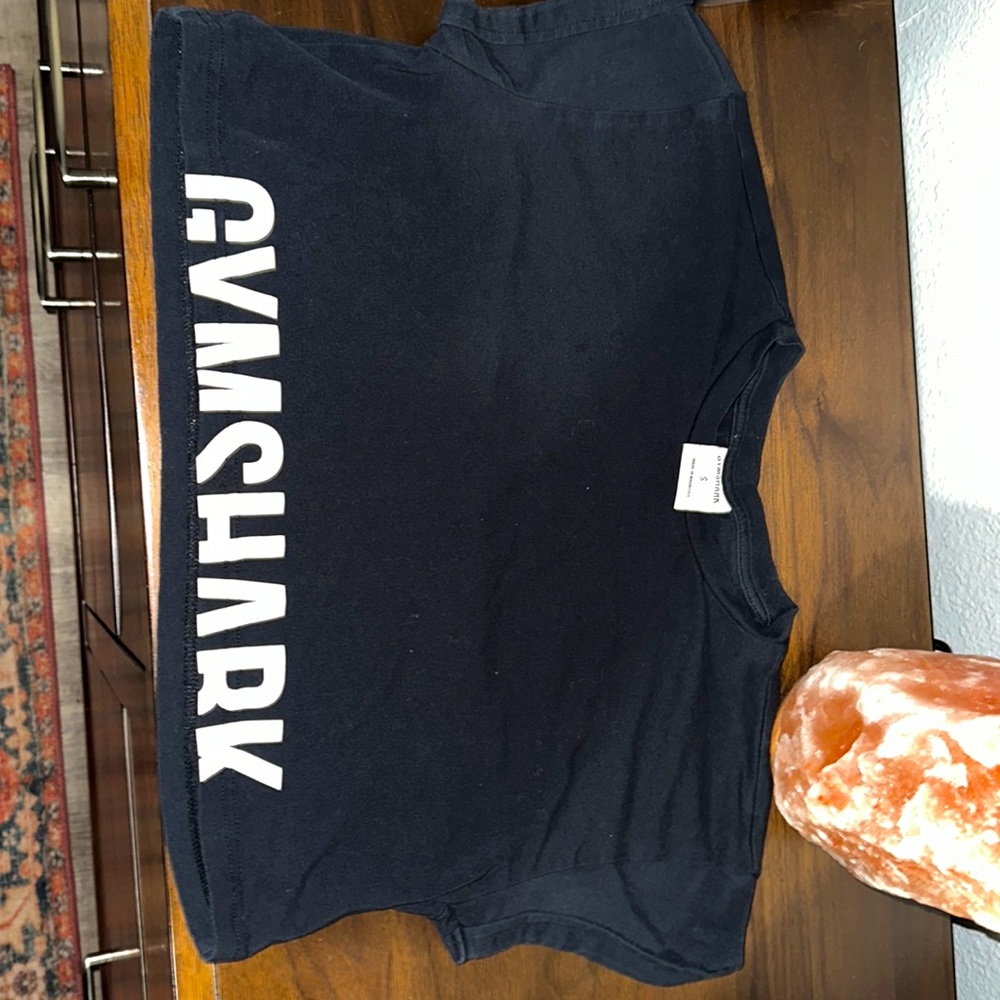 Gymshark cropped shirt. Size small.